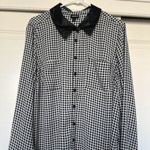 TORRID Black & White Houndstooth Faux Leather Collar Blouse Size 2